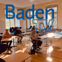 Schulklasse mit Schriftzug BadenTV