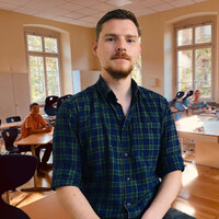 Person vor einer Schulklasse